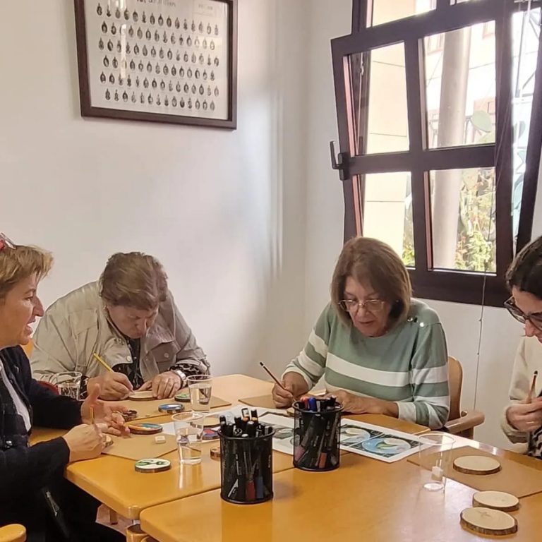 Taller de manualidades en Argual (02-12-2024) (4)