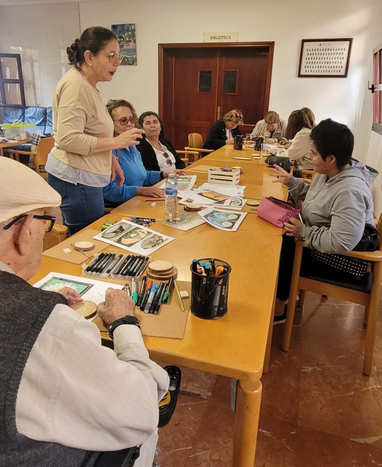 Taller de manualidades en Argual (02-12-2024) (8)
