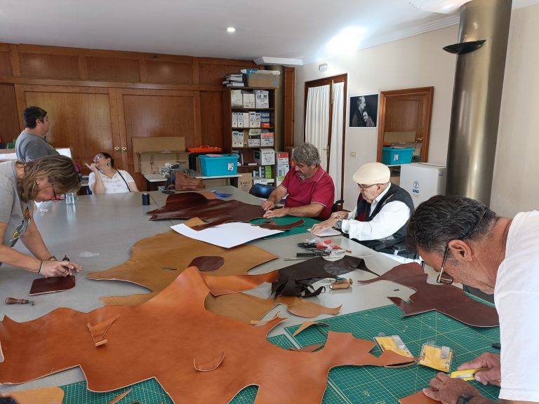 Taller iniciación a la Marroquinería (23-10-2024) (5)