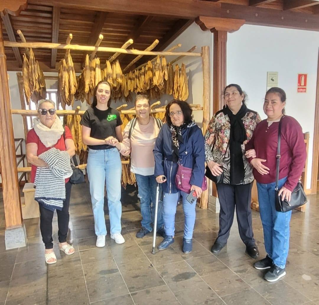 Preservando la tradición y la historia: ADFILPA visita el Museo del Puro Palmero en Breña Alta