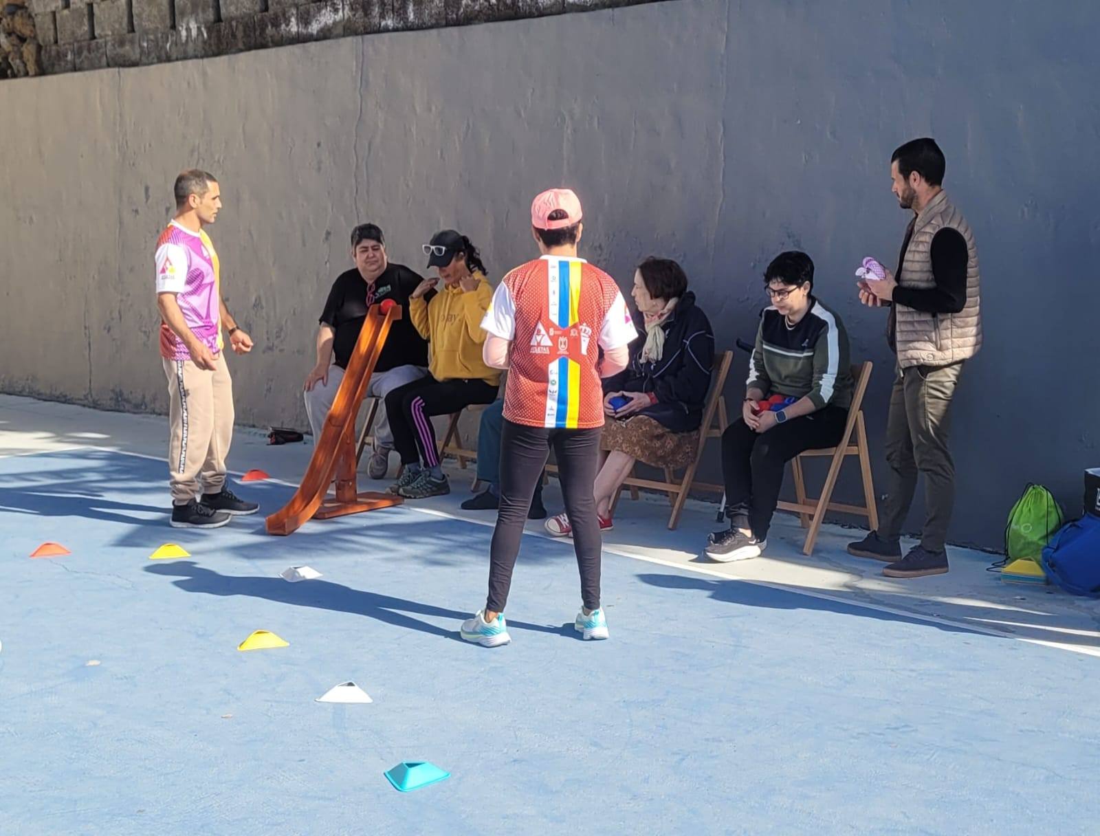 Consolidando el deporte adaptado: ADFILPA afianza la práctica de la Boccia junto a Atletas Sin Fronteras