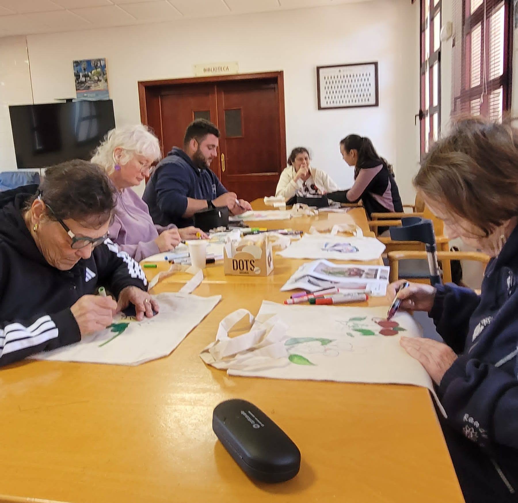 Tradición, convivencia y arte: ADFILPA celebra Los Indianos y avanza en su taller textil