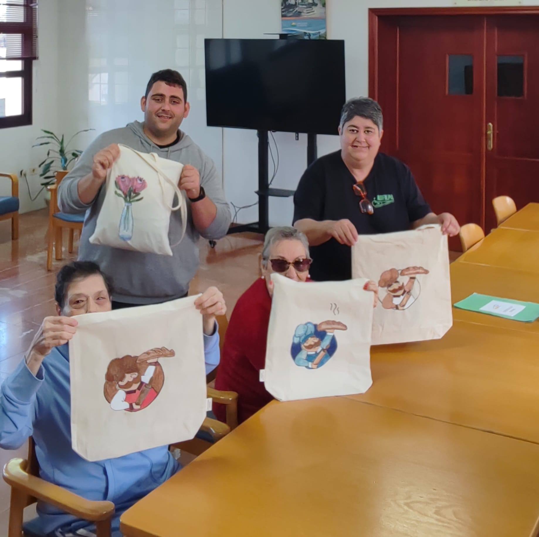 El arte como motor de inclusión: ADFILPA celebra una nueva jornada de su Taller Semanal de Manualidades