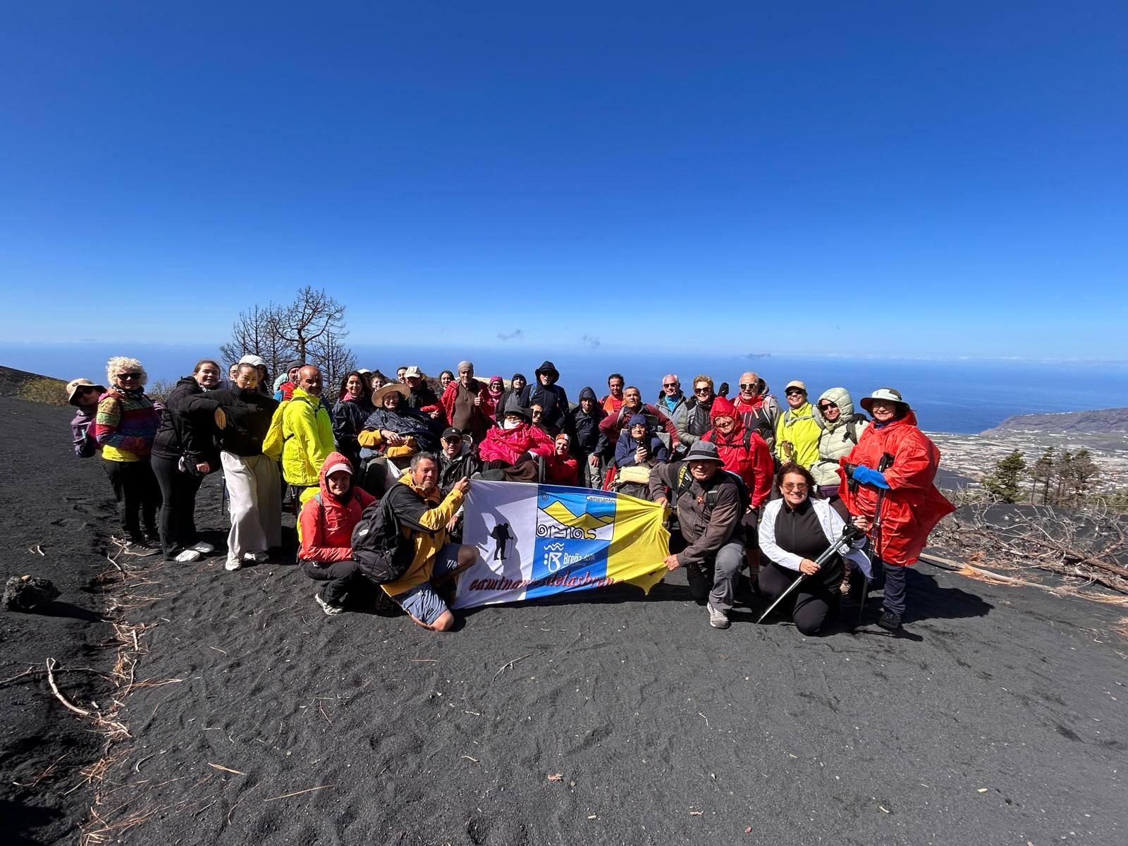 Cumpliendo sueños sin barreras: Éxito de la ruta inclusiva en Joëlette por el volcán Tajogaite