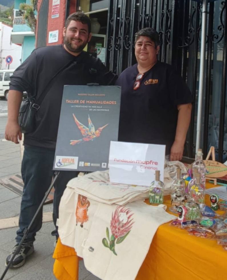 ADFILPA consolida su campaña de sensibilización a pie de calle con una mesa informativa en Breña Alta