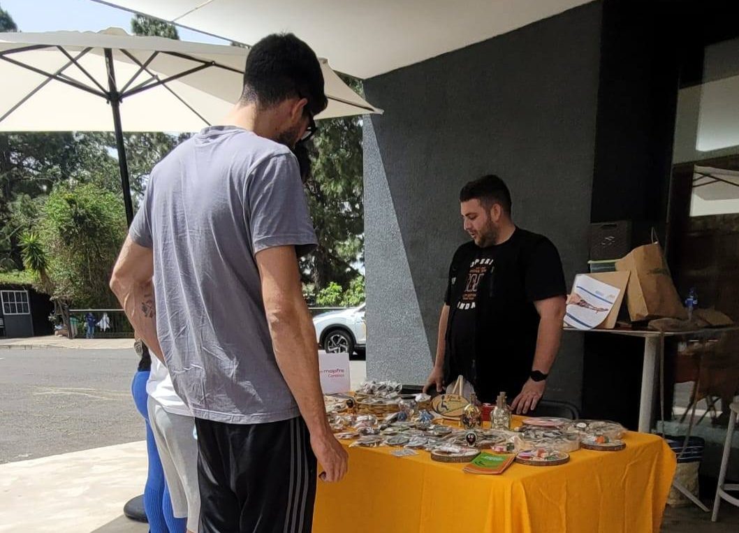 Compromiso con el entorno rural: ADFILPA traslada su campaña de sensibilización al Mercadillo de Puntagorda